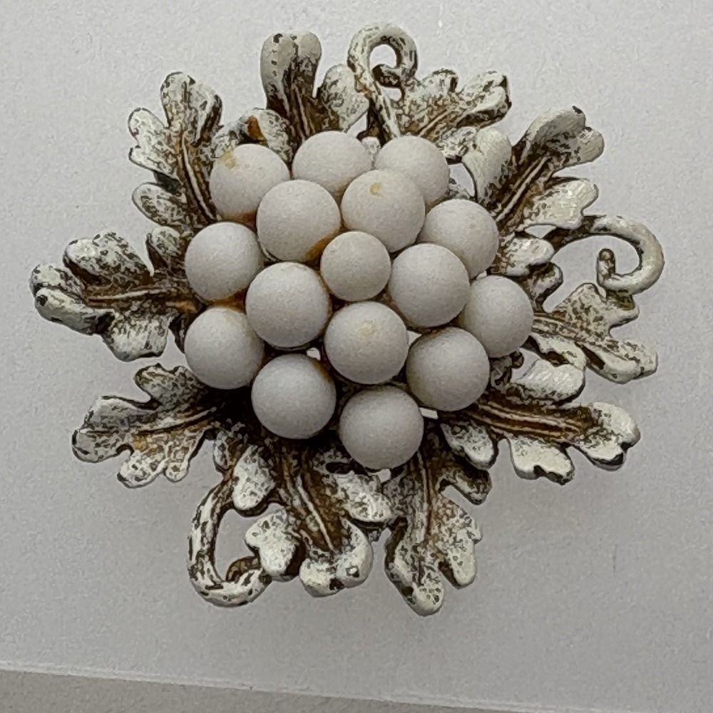 VINTAGE FAUX PEARL COPPER WHITE ENAMEL SIGNED‎ VINTAGE PIN BROOCH